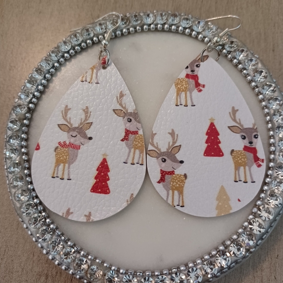 White Leather Teardrop Reindeer Tree Dangle Drop Earrings - Picture 1 of 6